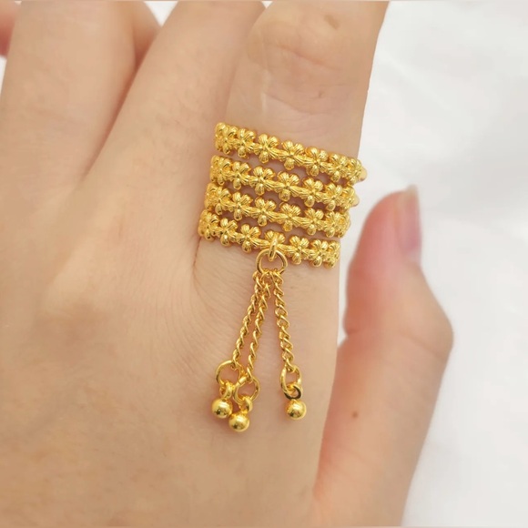 Elegant Gold Tassel Ring - Picture 2 of 7